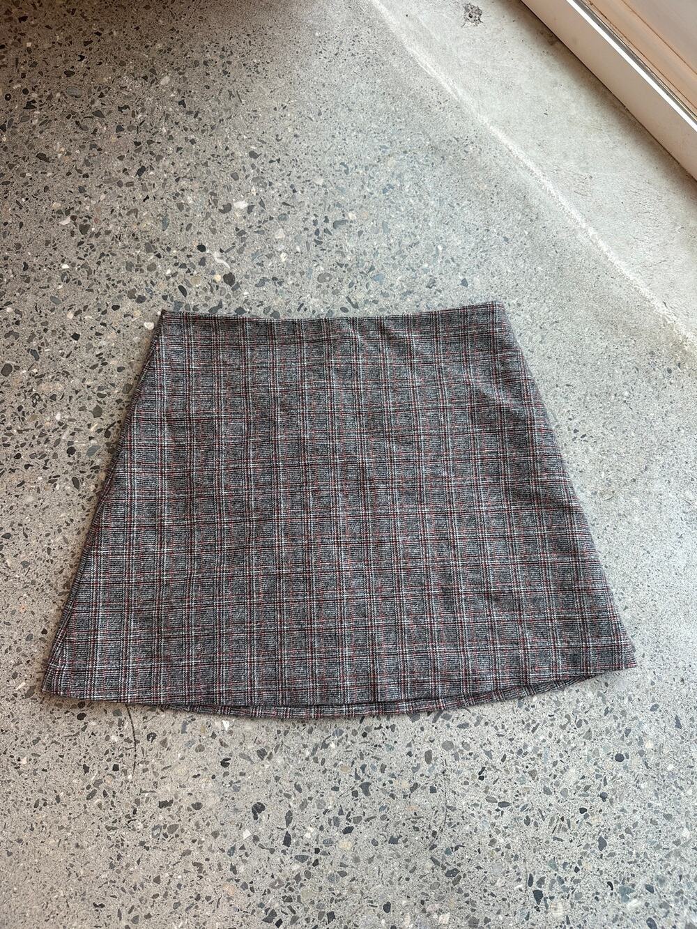Wilfred Women’s Size 4 Mini Skirt Gray Red Plaid 80% Wool A-Line Dark Academia